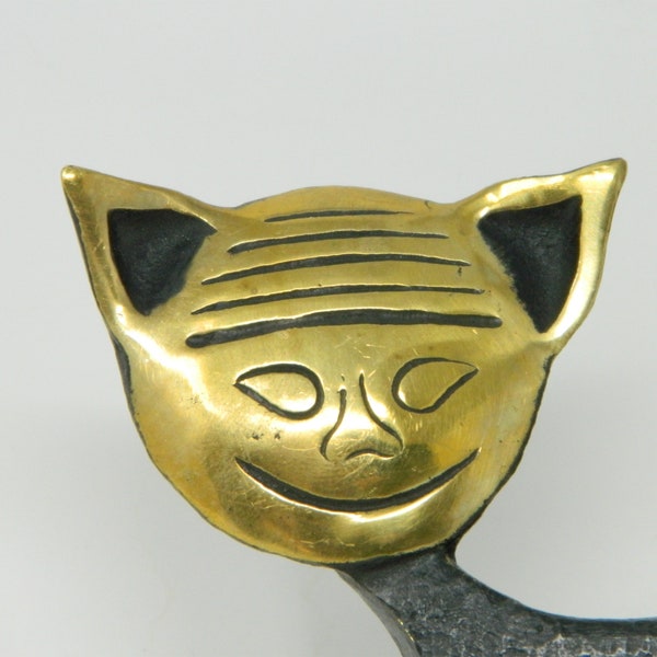 Walter Bosse – seltene Katze als Brezel Halter aus Bronze