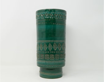 Beautiful vase designed by Aldo Londi for Bitossi Italy from the Rimini Verde series
