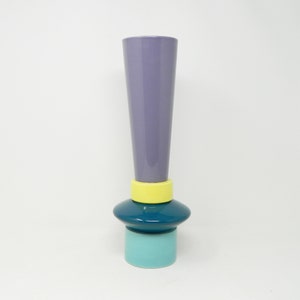 Beautiful vase in Memphis in the manner of Ettore Sottsass or Nathalie du Pasquier