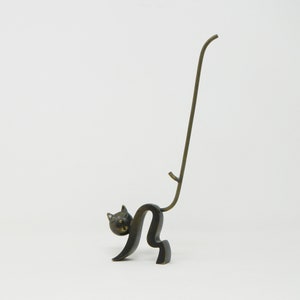 Richard Rohac Vienna - Cat pretzel holder made of bronze