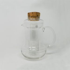 Auböck glass jug for Ostovics new table culture Culinar