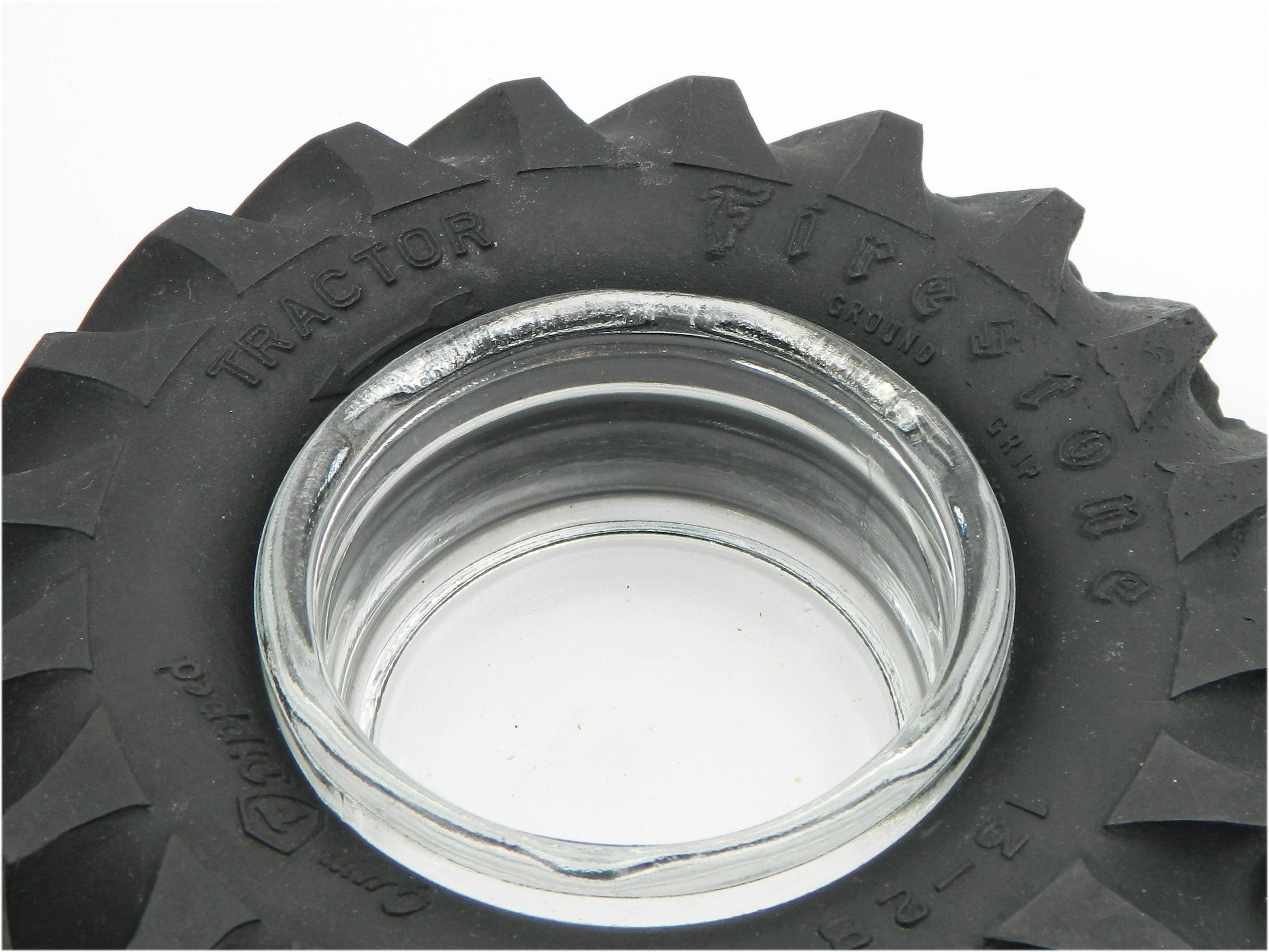 ファイアストーンの「トラクター」灰皿は、ガラスインサートが付いた