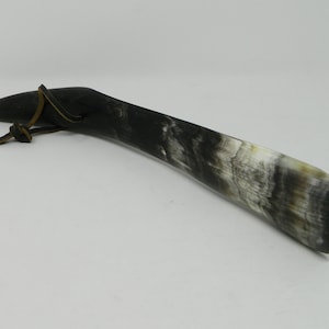 Auböck shoe horn made of cow horn with leather cord