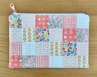 Pink patchwork bag, handmade cosmetic case, pencil pouch, floral make-up pouch, quilted pouch, gift for women, gift for teen girl