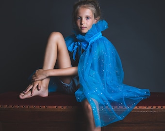 Cape de princesse en tulle turquoise, éclats étoiles argentées