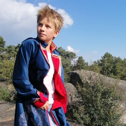 Coat shops of the Little Prince of Saint Exupéry in blue and red velvet, red satin lining