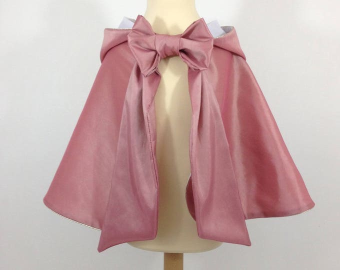 Princess cape in old pink taffeta, white cotton lining, gold trim
