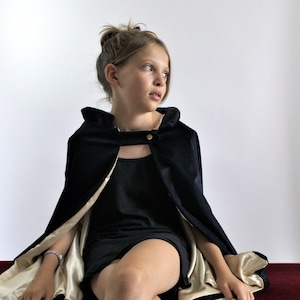 Witch cape in black velvet and ivory satin lining image 1