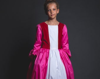 Robe de princesse en taffetas rose et velours rouge, modèle La Belle et la Bête