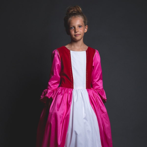 Robe de princesse en taffetas rose et velours rouge, modèle La Belle et la Bête