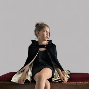 Black Velvet Witch Cape with Ivory Satin Lining – Unisex Medieval Cloak for Halloween, Cosplay, Princess or Prince Costume