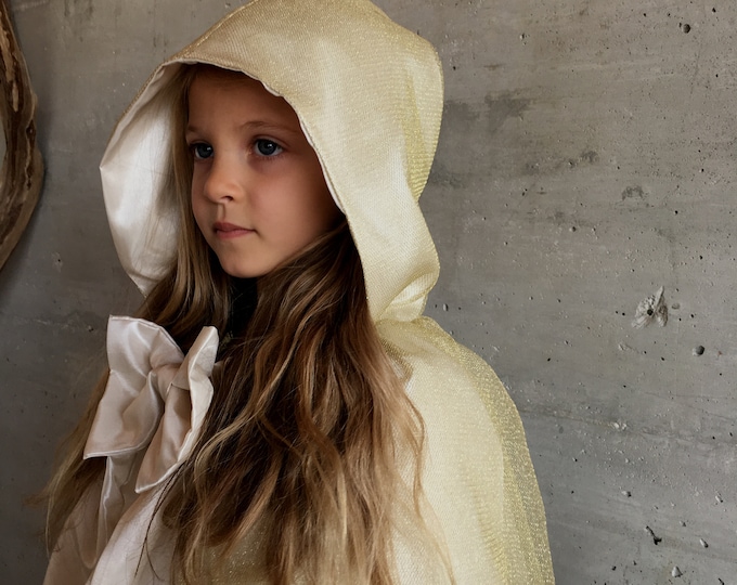 Princess cape in Sun Color, ivory and gold, decorative bow, taffeta and tulle