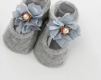 Baby Ballettsocken, Baby Mädchen Socken, Baby Ballettschuhe, Baby Schlupfsocken, rutschfeste Greifsocken, Grau mit Krone, 2019105a