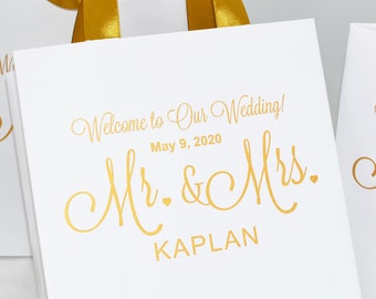 Gold Mr & Mrs Wedding Welcome Bags met satijnen lint handvatten en gepersonaliseerd - Welcome to Our Wedding - Elegante gunsten voor gasten