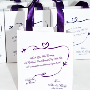 30 Destination Hochzeit Willkommen Taschen mit lila Satin Band Griffe und Ihre Namen Elegante personalisierte Geschenke und Gefälligkeiten für Hochzeitsgäste