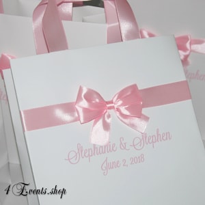 Wedding gift Bags with satin ribbon handles, bow and your names - Elegant personalized Light Pink wedding gifts and favors for guests