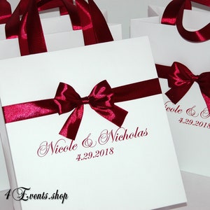 Elegante Burgunder Hochzeitssäckchen mit Satinbandgriffen, Schleife und Ihren Namen - Personalisierte Hochzeitsgeschenke und Gastgeschenke