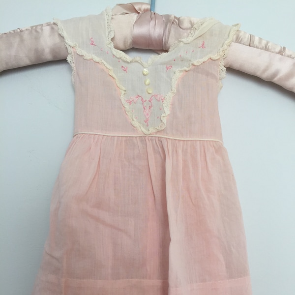 Vintage Baby Girl Pale Pink Dress / Infant Cotton Summer Dress with Lace Details and Buttons, Tie Back / Period Film Costume