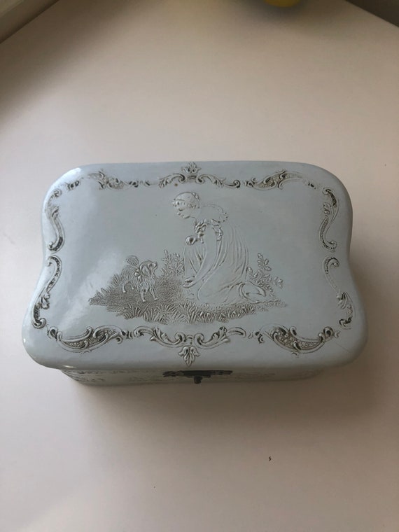 Vintage 30s or 40s Jewelry Box / Woman, Dog and Fl