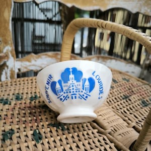 Antike Digoin kleine Airbrush-Kaffee mit Milchschale Souvenir Lourdes, kleine Vintage französische Digoin religiöse Schale, Sammlerschale Frankreich