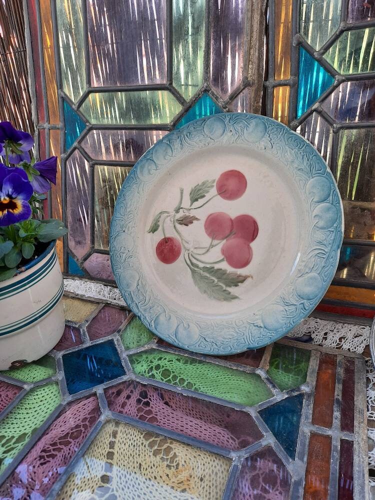 Français K&g St Clément, Assiette à Desserts Cerises, Barbotine Ancienne , Vintage, France