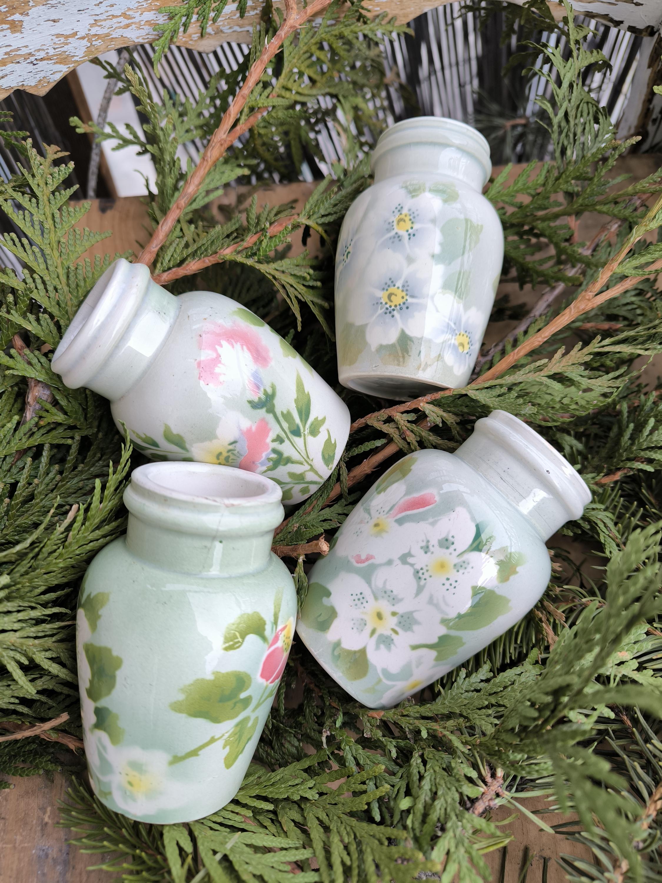 アンティークの小さなリュネヴィル陶器マスタードポット、多色の花の