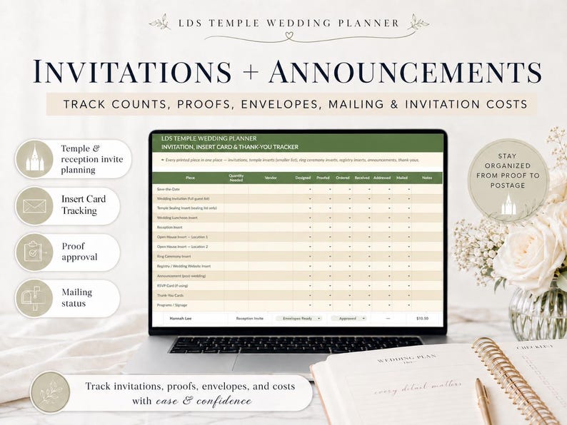 Pu&ograve; includere: Un laptop mostra un foglio di calcolo per un wedding planner, con la scritta "Inviti + Annunci". L'immagine include icone per la pianificazione, il monitoraggio, l'approvazione delle bozze e lo stato della spedizione. Sono visibili anche un taccuino e una penna.