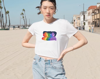 Maglietta corta fluida da donna con silhouette arcobaleno e scritta "Pride" / LGBTQ Queer Love