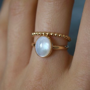 Mother of Pearl Shell Ring/ Mother of Pearl Shell/ 14k gold filled ring/ Silver ring/ Minimalist Jewelry / Oval Mother of Pearl ring/ Dainty