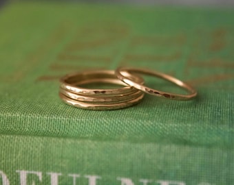 Minimalist Hammered Band/ Thread of Gold Bands/Stackable Handmade/Dainty/ Smooth Band/ Delicate Gold Filled Rings/Vegan Jewelry