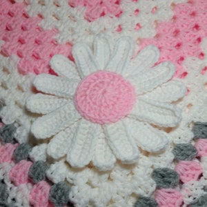 Daisy Pink and White Baby Blanket / Crochet Baby Blanket / Baby Shower Gift For Girl / Daisy Theme Gift / Newborn Blanket / Daisy Blanket