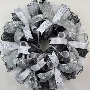 Snowflake Wreaths For Winter, Holiday Wreaths For Front Door, Winter Decorations, Snowflake Door Decor, Winter Door Decorations