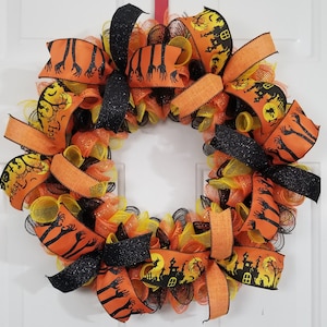 Halloween Front Door Wreath, Zombie Themed Halloween Decorations, Spooky Wreaths For Halloween, Halloween Home Decor, Halloween Porch Decor
