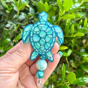 Sea Turtle Badge Reel, Turtle lover gift, Beach Badge Reel, Cute Badge Reel, Summer ID Holder, End of the year teacher gift