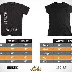 Puede incluir: Tabla de tallas para camisetas unisex y de mujer. La tabla muestra las medidas de ancho y largo en pulgadas para cada talla: Small, Medium, Large, XL y 2XL.