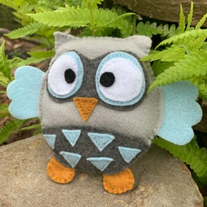 Owl plushie, handsewn felt toy for on-the-go, Waldorf children’s toys