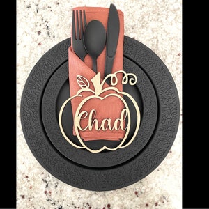 Thanksgiving table decor, thanksgiving decorations ideas, thanksgiving place cards, pumpkin place cards, Thanksgiving Table Settings,