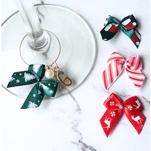 Kerststrik initiaal wijnglas bedels | tafeldecoratie | Plaatskaarten | Kerstbedankjes | Winter: