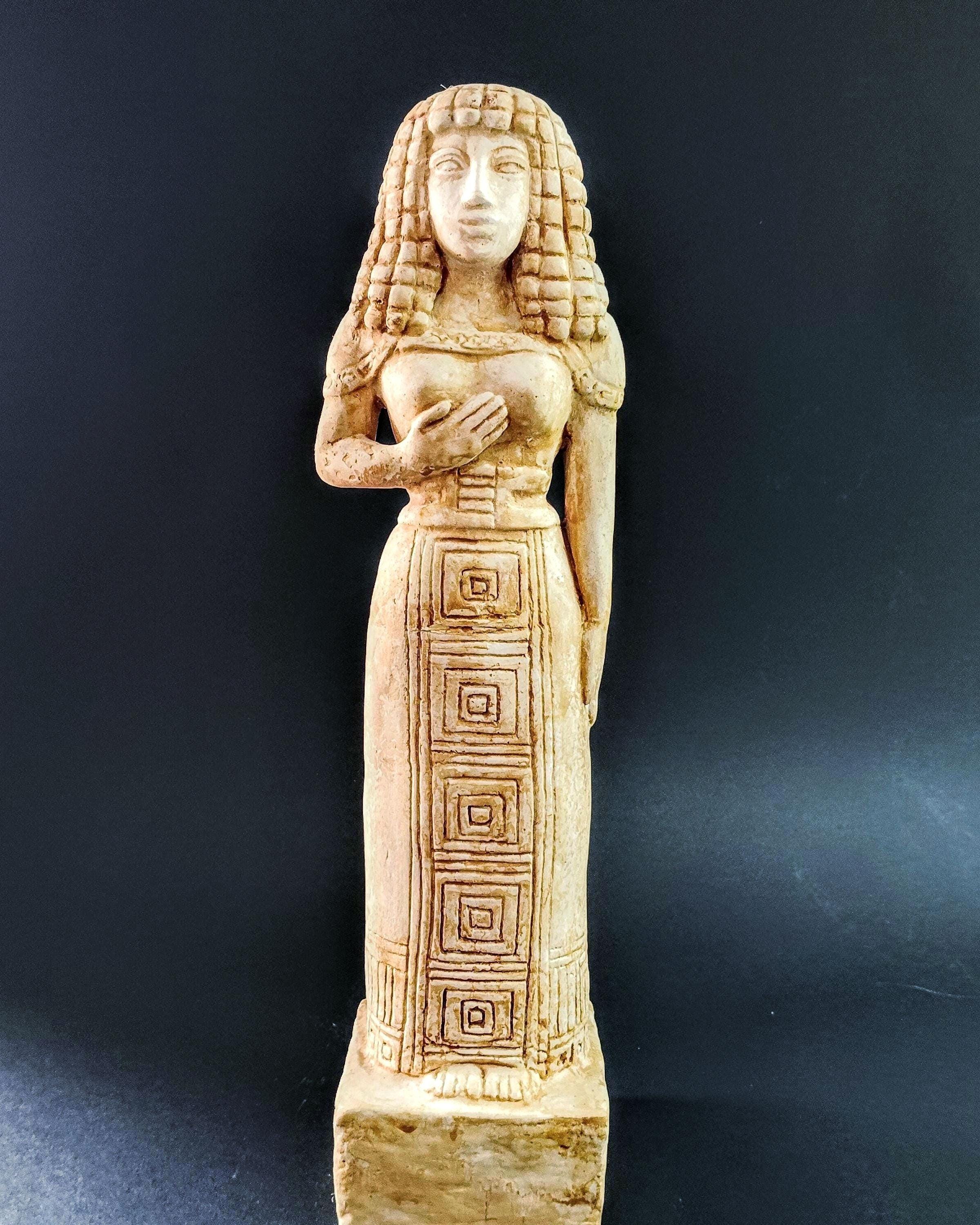 オセールの貴婦人: 古代芸術にインスピレーションを得た中心的な