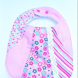 Baby bib 0-12 months, cotton patchwork fabric and white sponge, flowers and hearts.