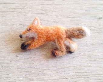 Fox brooch/fox needleart/wild animal brooch/mother day present/fox accessories/fox felt brooch/fox pin/teacher present/Easter/London