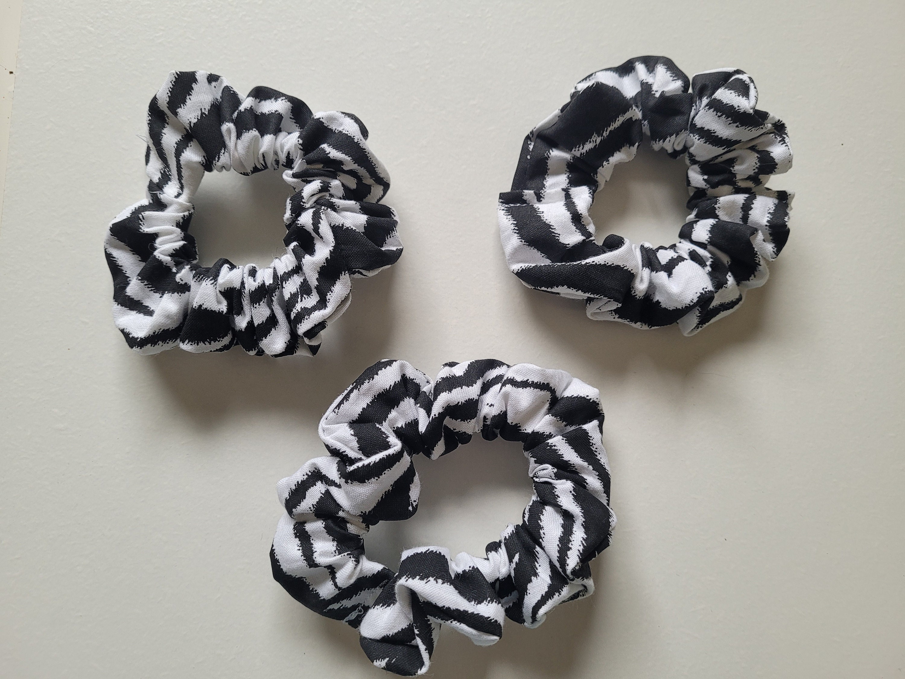SCRUNCHIE ANTI EUTHORITY ANIMAL EUTHORITIES main image 1