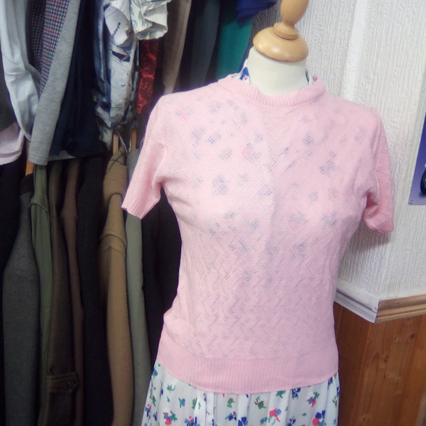 60s Pink Short Sleeved Jumper, Pretty Design, Crew Neckline, Straight Body Pullover, Synthetic Machine Knit Sweater, Mod Swinging 60s .