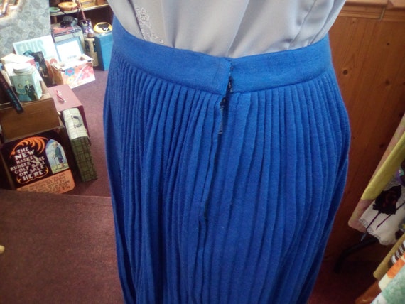 60s/70s Blue Full Circle of Accordion Pleats, Mid… - image 4
