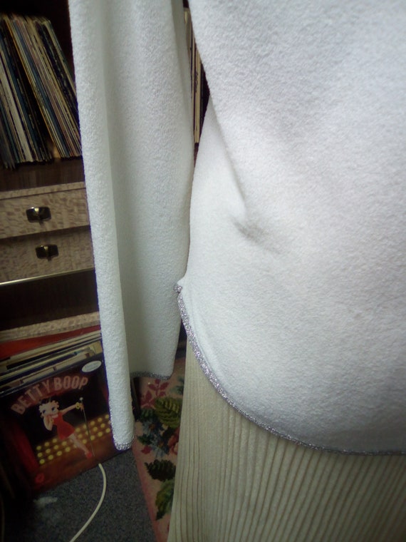 Late 60s/ 70s Ladies Sweater, White, Silver Metal… - image 4