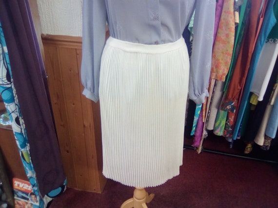 60s/70s Cream Full Circle of Accordion Pleats, Mi… - image 1