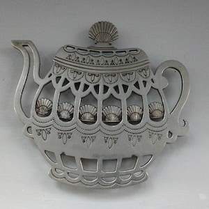 Vintage bestick, silverpläterat underlägg, tekannaform, snäckdekor, konstgjord fläktlock, original stående fötter, perfekt för alla köksstilar.