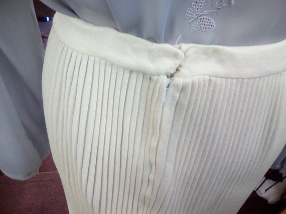 60s/70s Cream Full Circle of Accordion Pleats, Mi… - image 3