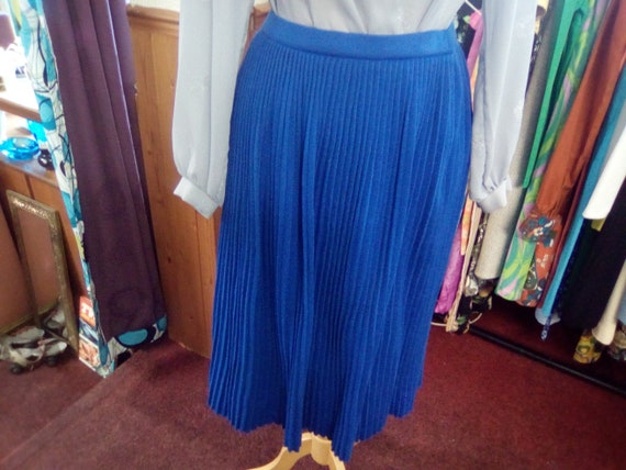 60s/70s Blue Full Circle of Accordion Pleats, Mid… - image 1