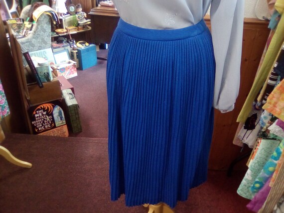 60s/70s Blue Full Circle of Accordion Pleats, Mid… - image 3